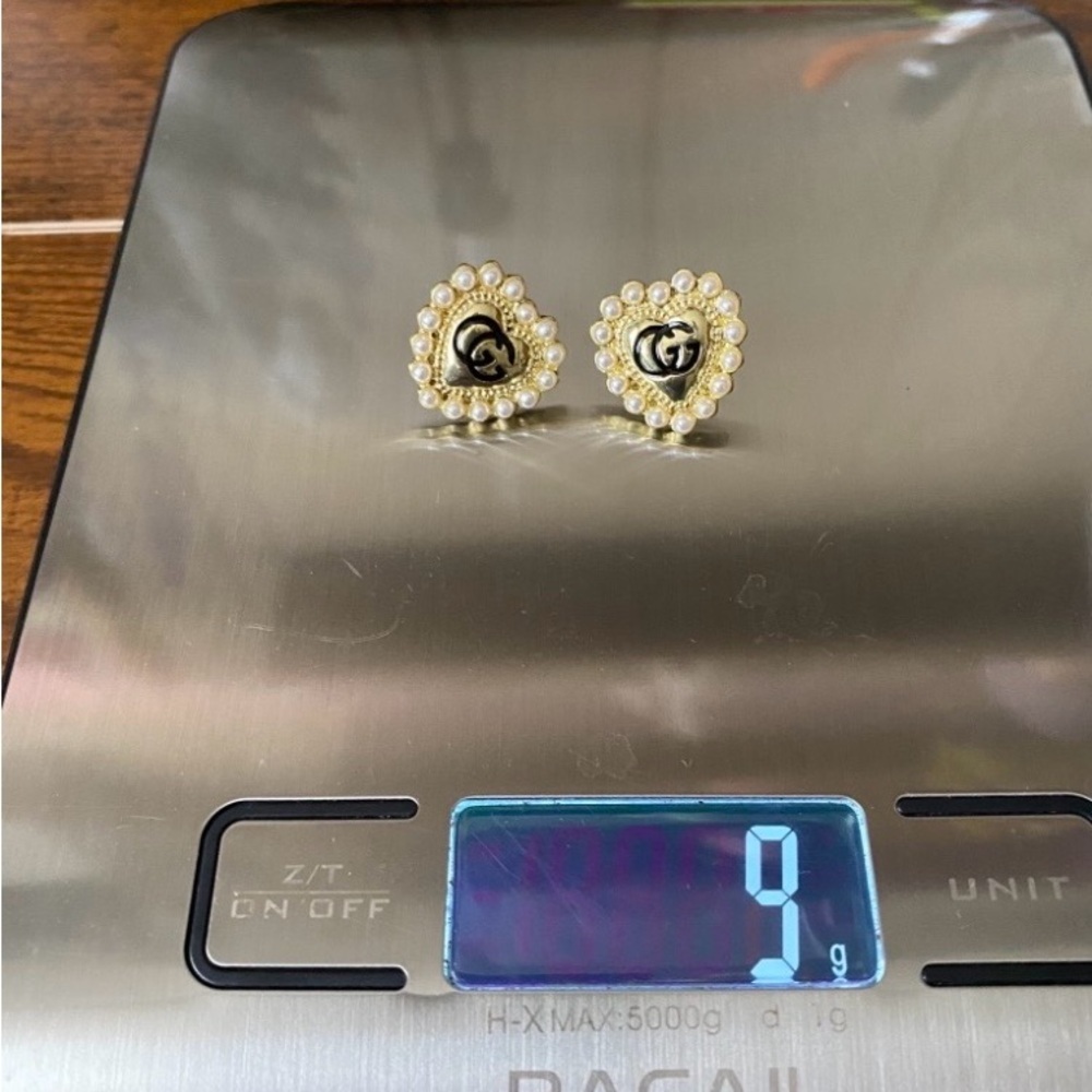 Vintage Gucci GG Heart Pearl Stud Earrings - Picture 5 of 5